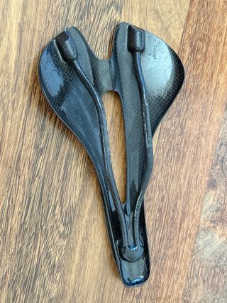 Sillín de carbono 118g