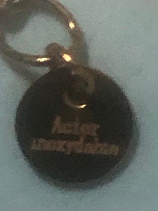 Collar de pantera dorado con ojos verdes