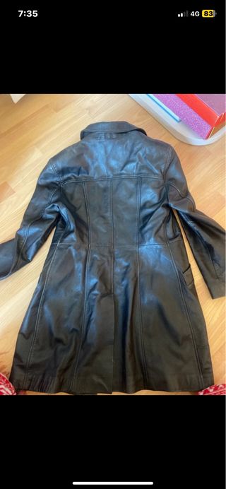 Levita de cuero negra