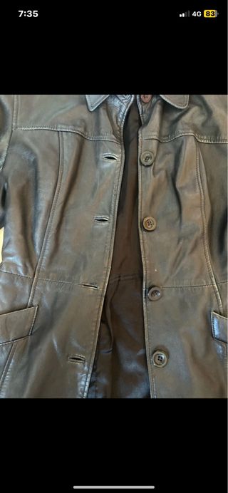 Levita de cuero negra