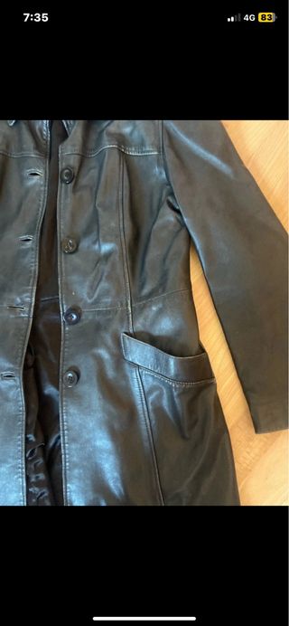 Levita de cuero negra