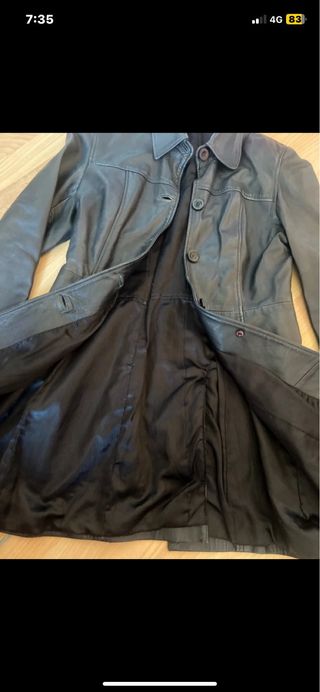 Levita de cuero negra