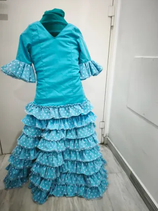 Traje de flamenca azul con volantes niña