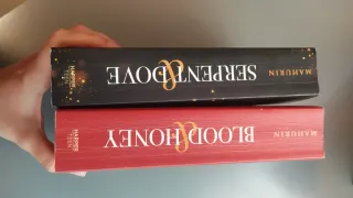 Libros Serpent and Dove y Blood and Honey