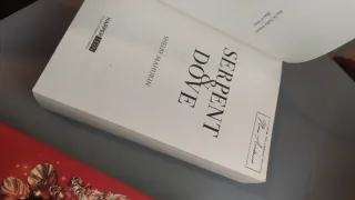 Libros Serpent and Dove y Blood and Honey