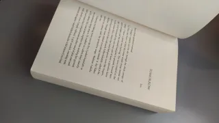 Libros Serpent and Dove y Blood and Honey