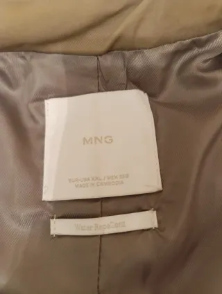Gabardina Beige Clásica