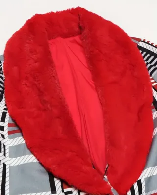 Gabardina a cuadros roja y gris
