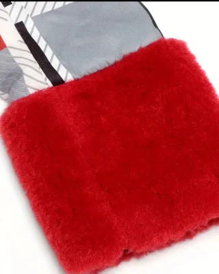 Gabardina a cuadros roja y gris