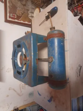 Cocina antigua de gas azul