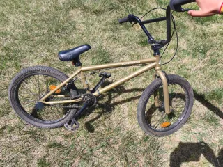 Bicicleta BMX Freestyle Superstar Dorada