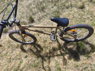 Bicicleta BMX Freestyle Superstar Dorada