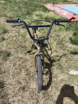 Bicicleta BMX Freestyle Superstar Dorada