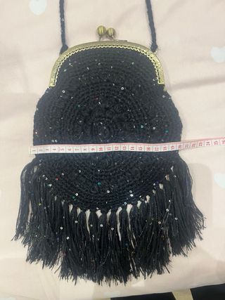 Bolso de fiesta negro con flecos