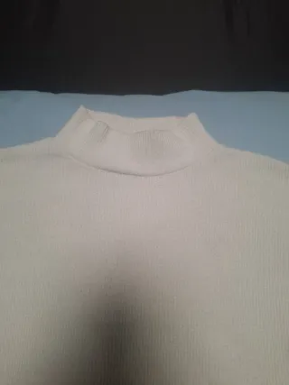 Jersey Stradivarius cuello alto blanco