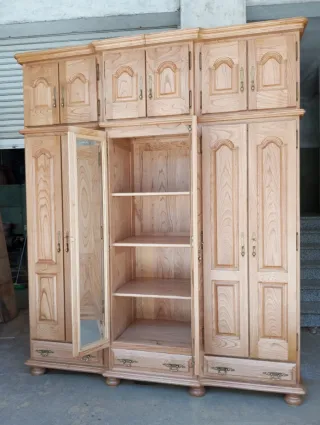 Guardaroba in legno massello