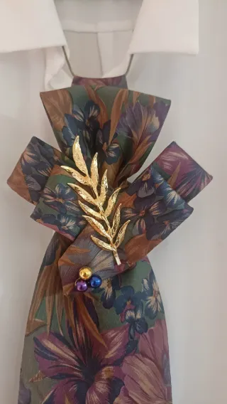 Cravatta gioiello floreale vintage