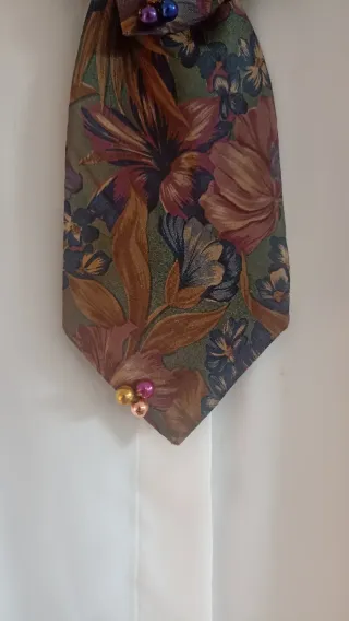Cravatta gioiello floreale vintage