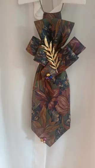 Cravatta gioiello floreale vintage