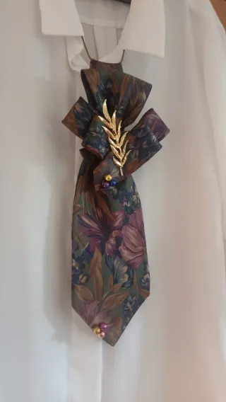 Cravatta gioiello floreale vintage