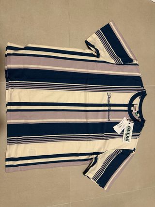 Camiseta Guess NUEVA. Talla M.