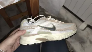 Zapatillas Nike Initiator Beige/Blanco