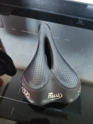 Selle Italia sella con foro