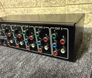 Distributore Audio/Video Master DSTAVD115X