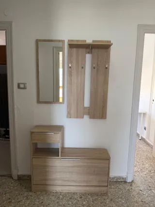 Mueble recibidor con espejo y perchero