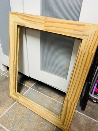 Marco de madera dorado estilo clásico