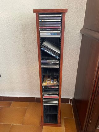 Torre para CDs de madera y plástico