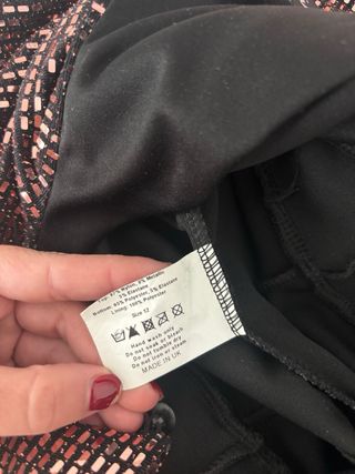 Mono de fiesta negro y dorado