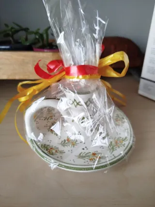 Candelabro de porcelana con vela