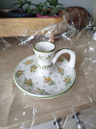 Candelabro de porcelana con vela