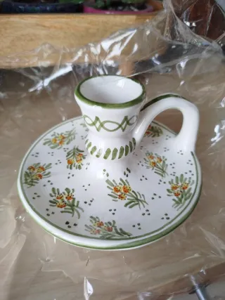 Candelabro de porcelana con vela