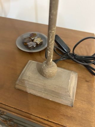 Lámpara de mesa antigua de metal