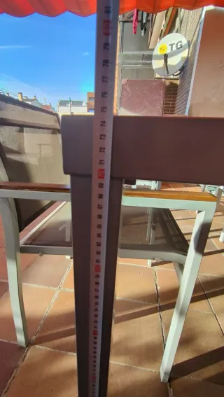 Mesa cristal y aluminio + 4 sillas apilables