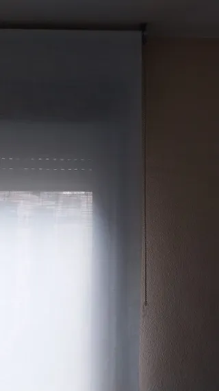 Estor enrollable translúcido blanco