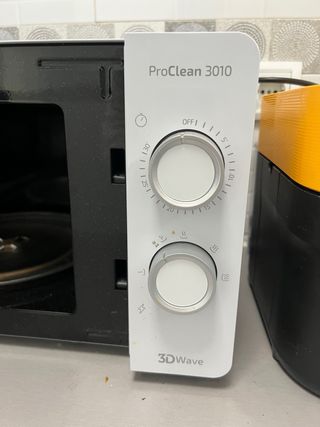 Microondas Cecotec ProClean 3010.