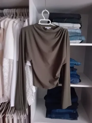 Top manga acampanada verde oliva talla única