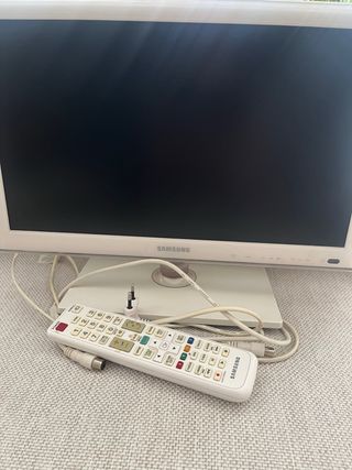 Samsung TV Blanca con Mando