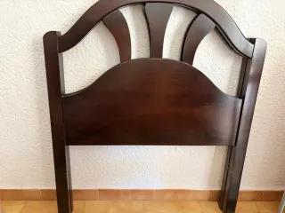 2 cabezales de madera marrón