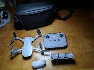DJI Mini 2 SE Fly More Combo Drone