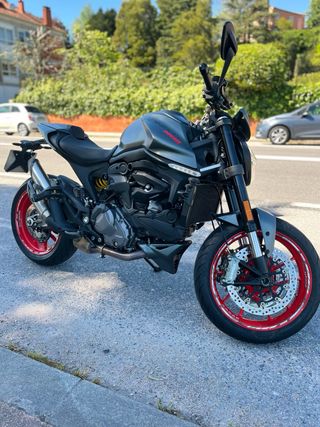 Ducati Monster 937 Gris