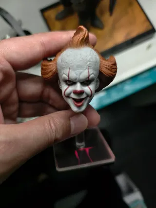 Hot Toys IT Pennywise + 3 cabezas custom