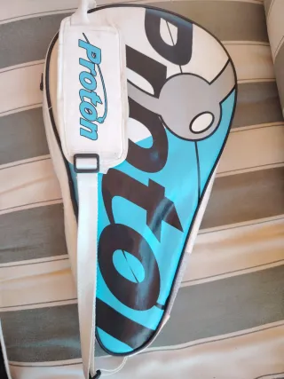 Pala de pádel con funda