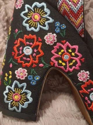 Sandalias plataforma Tabitha Simmons bordadas