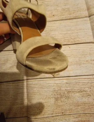 Sandali con tacco beige Tg 36