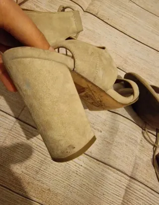 Sandali con tacco beige Tg 36