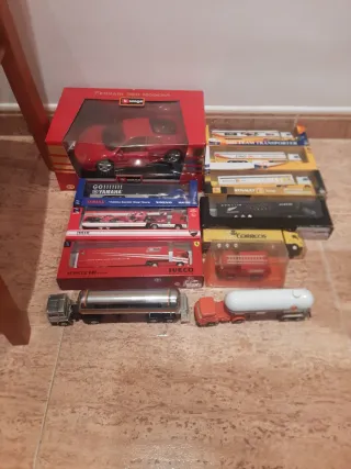 Lote Camiones y Coches Escala 1:43 A 12 € cada uno